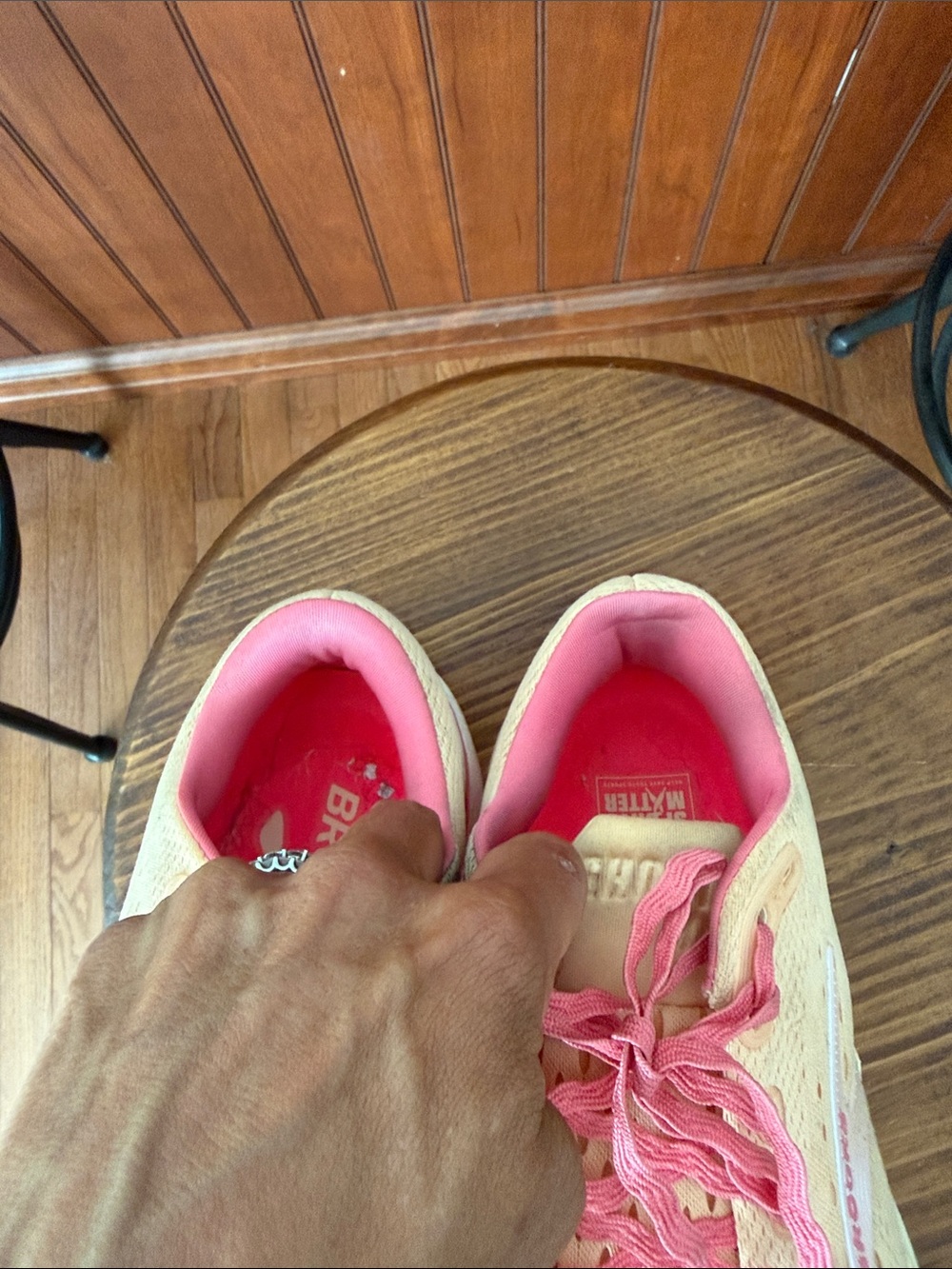 Brooks 🏃‍♀️ Ghost Max 3 size 9 in coral great condition *ran 40 easy miles in* - Picture 5 of 10